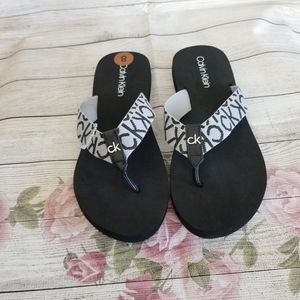 Calvin Klein Women's Sandals (NWOT) Back and straps are grey size 8